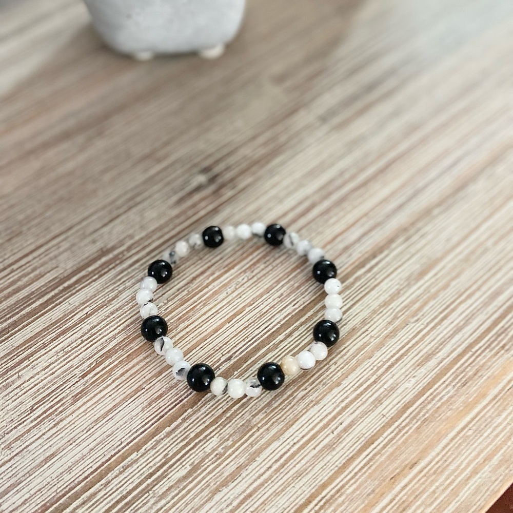 Dalmatian Quartz and Onyx Bracelet